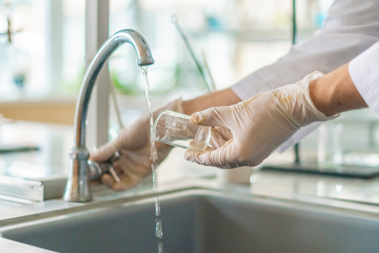 save water scientist washing beaker